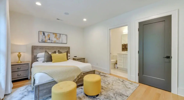 Luxe Townhome in South End Charlotte Near Uptown!, Забронировать Апартаменты/квартира Шарлотте Северная Каролина