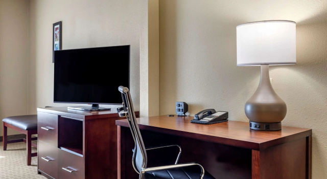 Двухместный люкс Comfort Suites Waco Near University Area