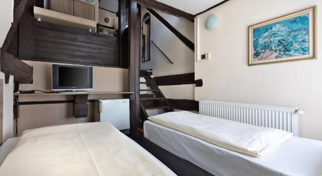 Penzion Hotel Morrison, Забронировать Отель Отели Пльзень с парковкой, рядом с Josef Kajetán Tyl Theatre, Парковка