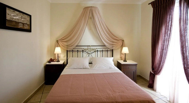 Ostria Hotel, Rezervați Hotel Adamas Milos