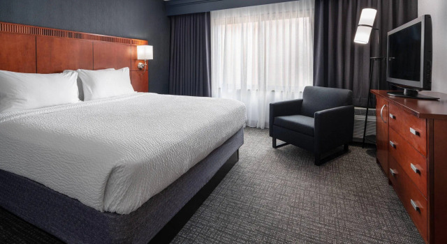 Двухместный люкс c 1 комнатой Courtyard by Marriott Pleasanton