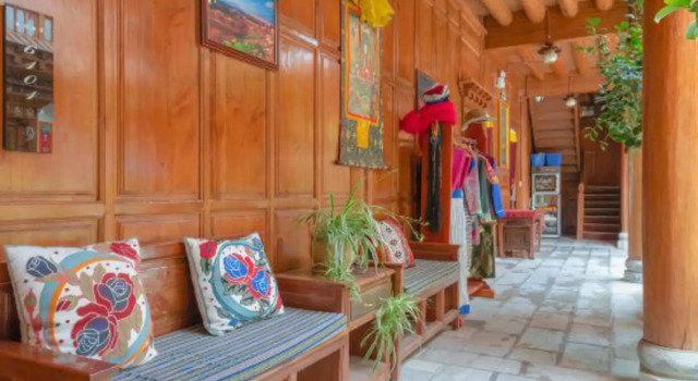 Shangri la Le Fu Ge Dan Inn (dukezong ancient city store)