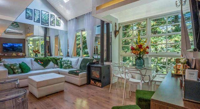 Apartamento Bela Floresta Gramado-RS Sossego na NATUREZA! Ótima LOCALIZAÇÃO LAGONegro 500m - com LAREIRA - 02 Quartos para FAMILIA em CONDOMINIO FECHAD0, cozinha completa com GARAGEM e portaria 24h - PETFRIENDLY