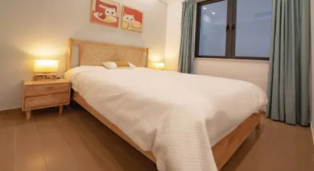 Двухместный люкс с 2 комнатами с балконом и с видом на море Zhonghai Vacation Homestay (Shantounan Railway Zhonghai Golden Coast Water Park)