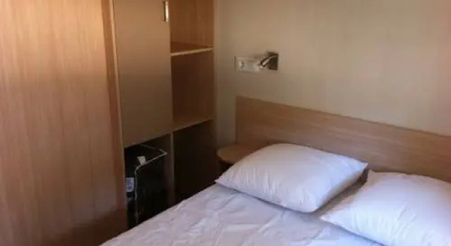 Camping Mer et Camargue, Rezerwuj Pole kempingowe Calvisson Gard