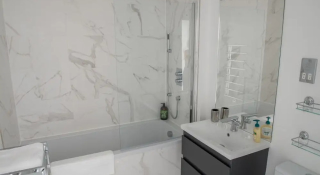 Toothbrush Apartments - 3 Bed Penthouse, Забронировать Апартаменты/квартира Отели Ипсвича с парковкой, рядом с Ворота Уолси, Парковка
