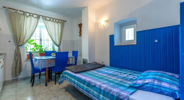Nice Home in Omis With Wifi and 1 Bedrooms, Rezerwuj Hotel Hotele w Split-Dalmatia County z parkingiem, Parking