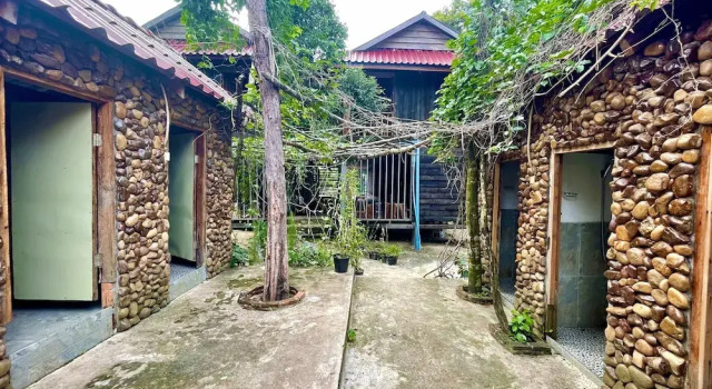 Кровать в общем номере The Cliff Hostel, MPay Bay