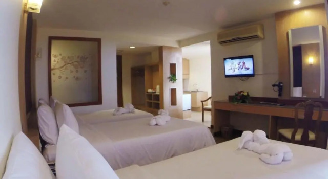 Трёхместный номер Deluxe Отель Eastern Grand Palace