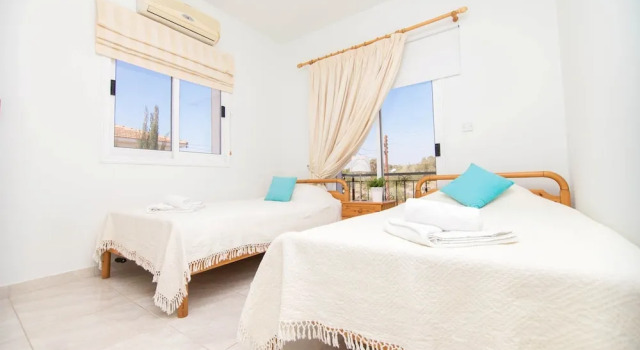 Oceanview Villa 137, Забронировать Вилла Отели Айия-Напа с парковкой, Парковка
