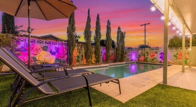 Коттедж Desert Rose Retreat Heated Pool 2 Masters Gameroom