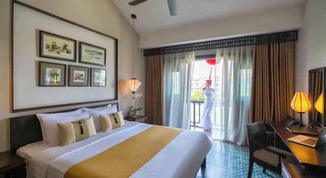 Люкс с балконом и с видом на реку Little Hoi An . A Boutique Hotel & Spa
