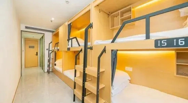Кровать в общем номере (женский номер) Little Train Youth Hostel (Wangjiang South Road Food Street MixC Store)