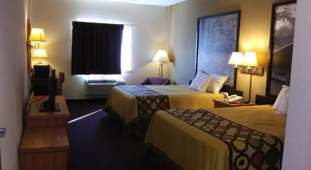 Четырёхместный номер Deluxe Super 8 by Wyndham Columbia East