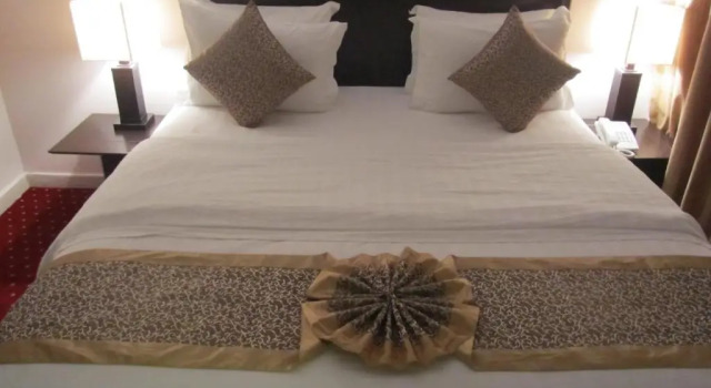 Полулюкс JW Inn Hotel