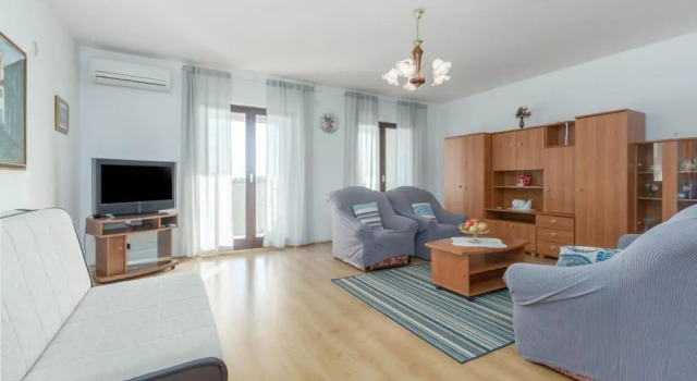Apartment Paola for Max 7 Pax with 3 Bedrooms Large Garden And Spacious Balconies Overlooking the Sea, Забронировать Апартаменты/квартира Апартаменты Пореч, Апартаменты/квартира