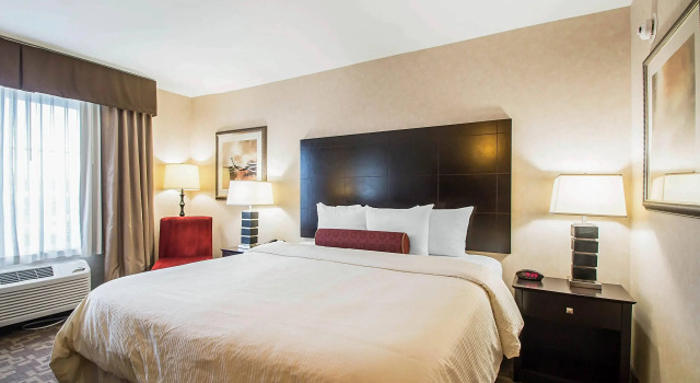 Двухместный номер Standard Clarion Inn Elmhurst - Oak Brook near I-88, I-290, I-294