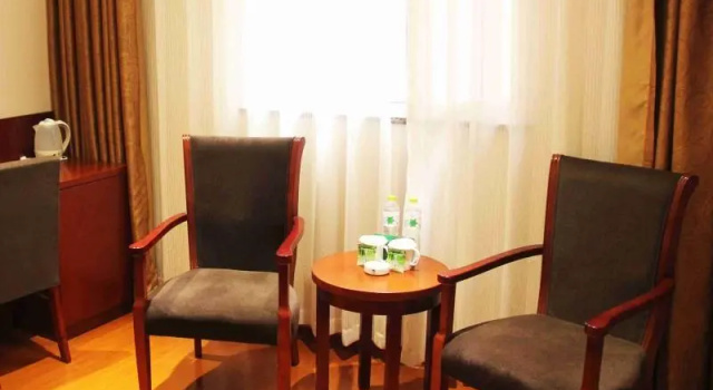 Трёхместный номер Standard GreenTree Inn Qingdao Development District SDUST Express Hotel