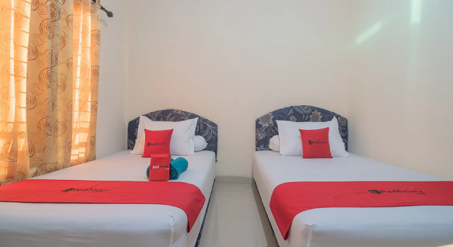 Двухместный номер Standard RedDoorz near Living Plaza Balikpapan 2