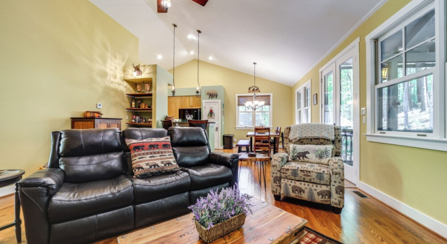4 Mi to Lake: Tuckasegee Gem w/ Pool, Beach Access, Réserver Maison de vacances Tuckasegee États-Unis