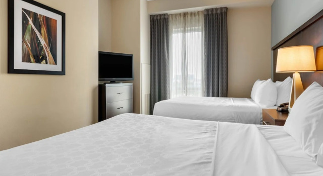 Четырёхместный люкс Staybridge Suites St. Petersburg FL by IHG