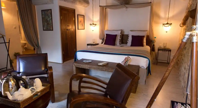Maison d'hôtes La Cour des Lauriers, Book Guesthouse Saint-Hippolyte-de-Montaigu Languedoc-Roussillon