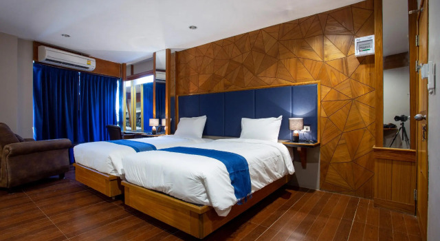 Vince Sakon, Varaa Hotelli Hotellit North-Eastern Thailand pysäköinnillä, Pysäköinti