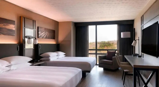 Четырёхместный клубный номер Standard Atlanta Marriott Northeast/Emory Area