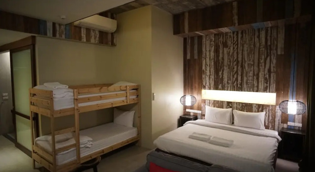 Семейный номер Standard с балконом и с видом на улицу Villa Bangkok