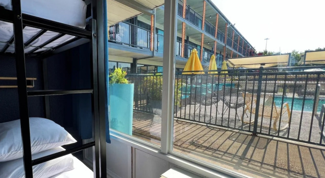Кровать в общем номере Bposhtels Houston