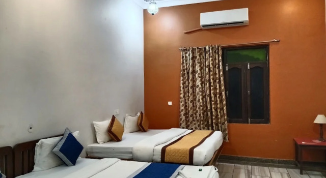Четырёхместный семейный номер Standard с видом на сад Hotel Everest Pushkar