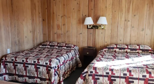 Четырёхместный номер Standard Caribou Lodge and Motel