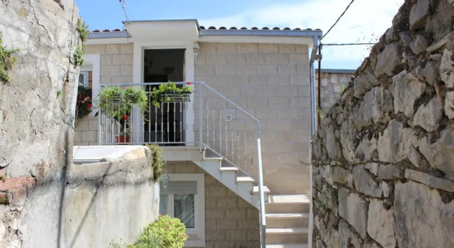 Apartments Duje, Prenota Appartamento Splitska 