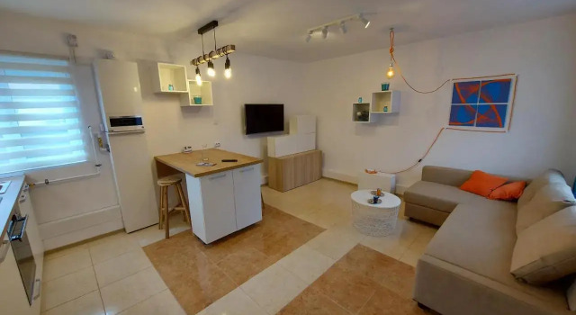 Relax Spiral House, Varaa Hotelli Oradea 