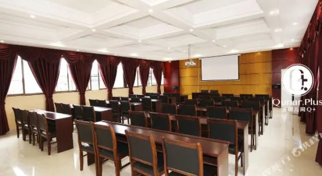Yunshu Guyue Tangchi Hotel, Prenota Hotel Hotel a Sichuan con parcheggio, Parcheggio