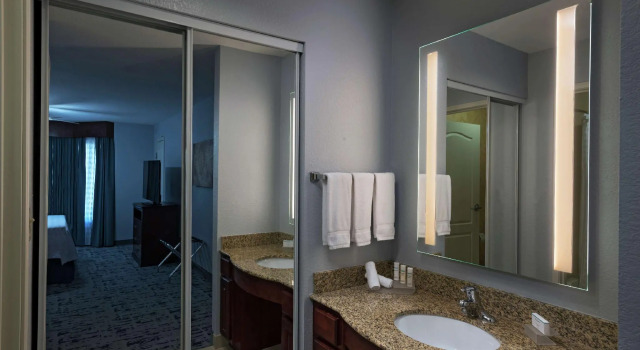 Четырёхместный люкс с 2 комнатами Homewood Suites by Hilton Fort Collins