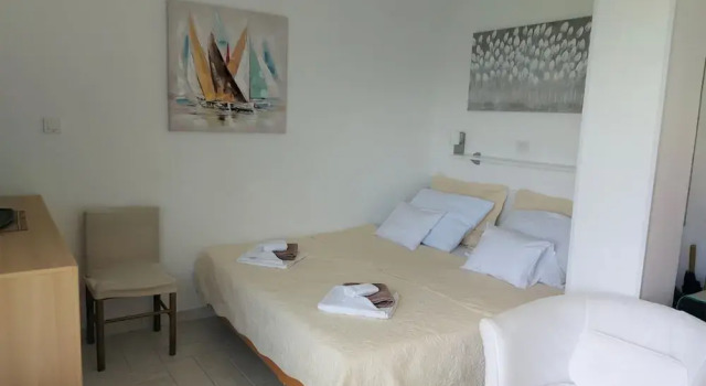 Serene Crikvenica Holiday Home With Hot Tub, Забронировать Отель Отели Приморско-Горанской жупания с парковкой, Парковка