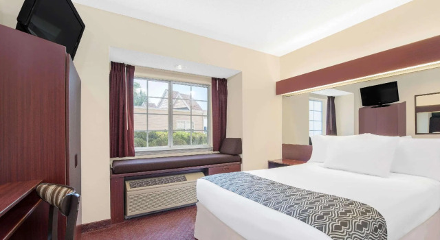 Двухместный номер Standard Microtel Inn & Suites by Wyndham Hamburg