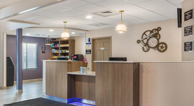 Manchester Inn & Suites, Buchen Sie Hotel Hotels in New England mit Parkplatz, Parkplätze