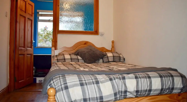 Traditional 2 Bedroom House in Dublin City Centre, Забронировать Дом для отпуска Коттеджи Дублина, рядом с Театр «Тиволи», Коттедж
