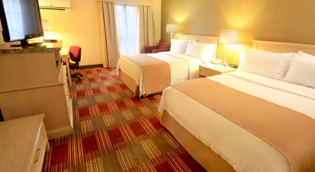 Четырёхместный номер Standard Holiday Inn Monclova by IHG