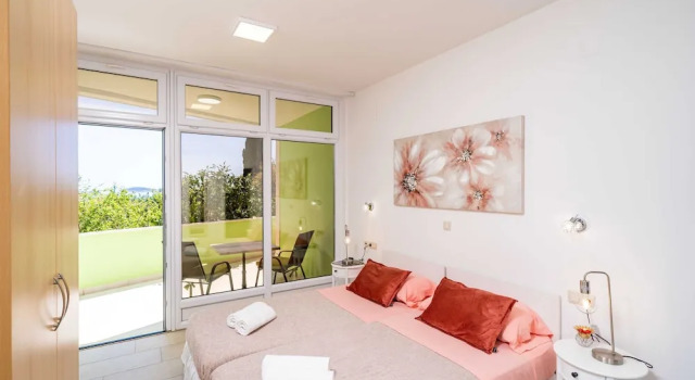 Студия Apartments Subrenum
