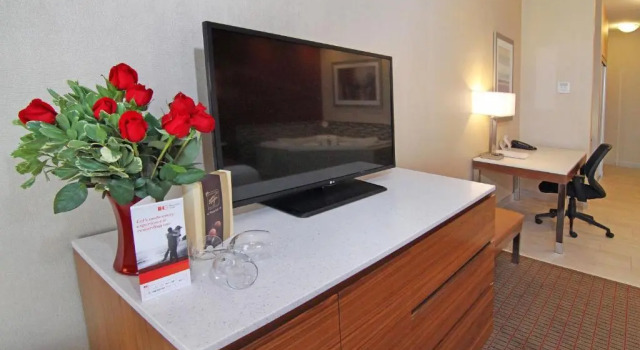 Люкс Holiday Inn Express and Suites Calgary University by IHG