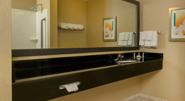 Двухместный люкс Fairfield Inn and Suites Cleveland