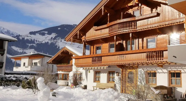 Holiday Home Hauser by Interhome, Забронировать Отель Отели Майрхофен с парковкой, Парковка