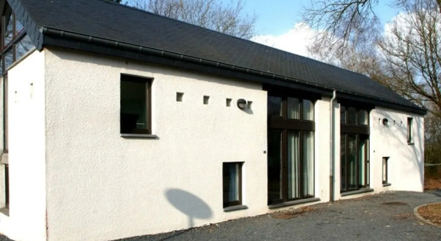 Cozy Home With a Terrace Located in the Ourthedal, Забронировать Отель Отели Уффализ с бассейном, Бассейн
