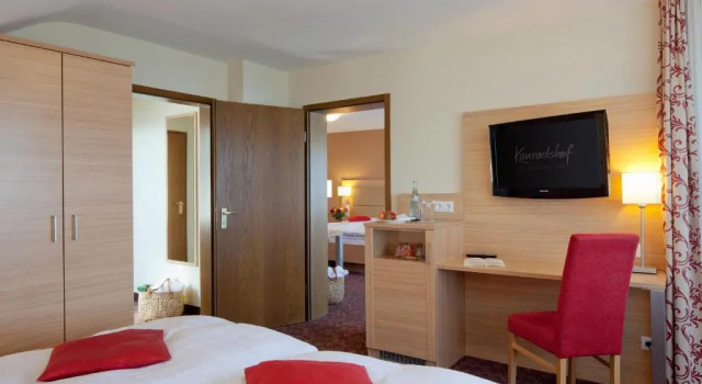 Hotel Konradshof, Забронировать Отель Безенфельд Фройденштадт