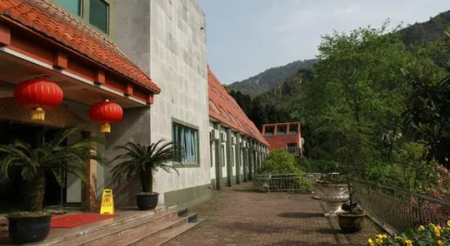 Thinking Land Lingyan Forest hotel, Boek Hotel Hotels in Chengdu met parkeren, Parkeren