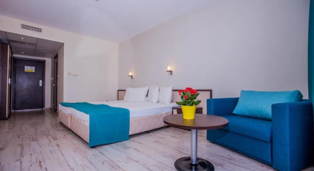Двухместный номер Standard с балконом Smartline Meridian Hotel