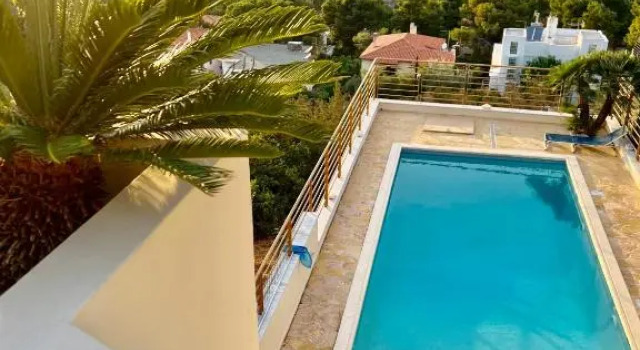 Serenity Holiday Home with self contained apartment and private pool